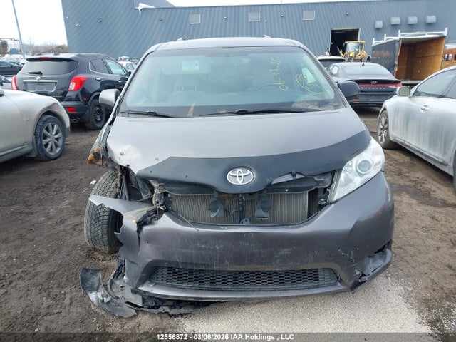 12556872 :رقم المزاد ، 5TDKZ3DCXHS859920 vin ، 2017 Toyota Sienna Le 8 Passenger مزاد بيع