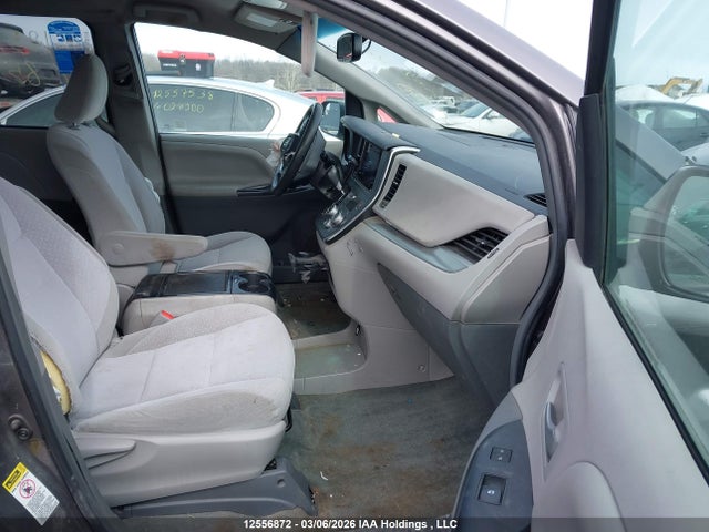 12556872 :رقم المزاد ، 5TDKZ3DCXHS859920 vin ، 2017 Toyota Sienna Le 8 Passenger مزاد بيع