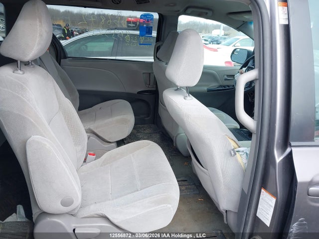 12556872 :رقم المزاد ، 5TDKZ3DCXHS859920 vin ، 2017 Toyota Sienna Le 8 Passenger مزاد بيع