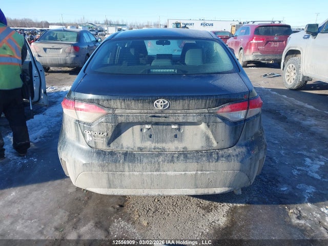12556909 :رقم المزاد ، 5YFBPMBE4NP374550 vin ، 2022 Toyota Corolla L مزاد بيع