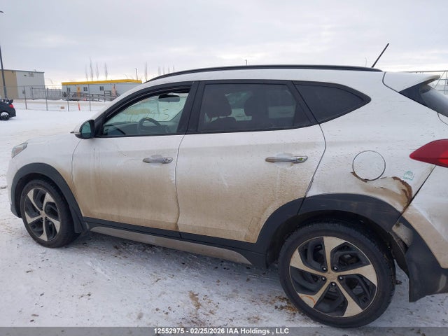 KM8J3CA22HU342062 Hyundai TUCSON SE