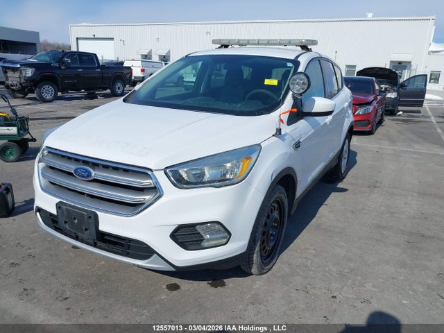 1FMCU0GDXHUA00596 Ford ESCAPE SE