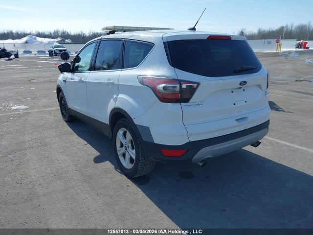1FMCU0GDXHUA00596 Ford ESCAPE SE