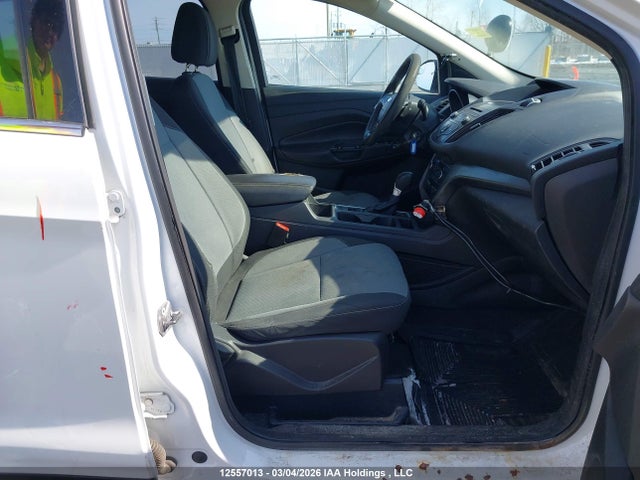 1FMCU0GDXHUA00596 Ford ESCAPE SE