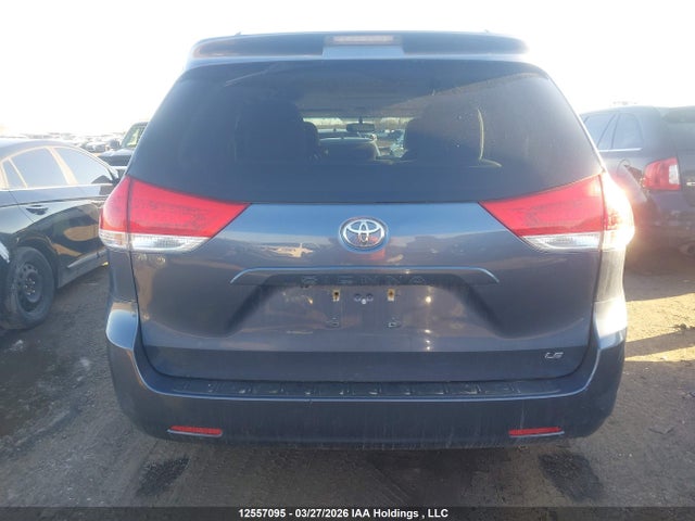 2014 Toyota Sienna Le V6 მანქანა იყიდება აუქციონზე, vin: 5TDKK3DC3ES488180, აუქციონის ნომერი: 12557095