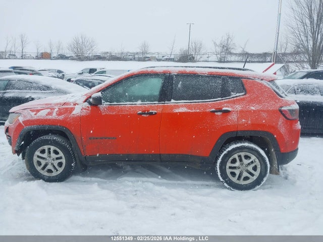 3C4NJDAB9JT256782 Jeep Compass Sport