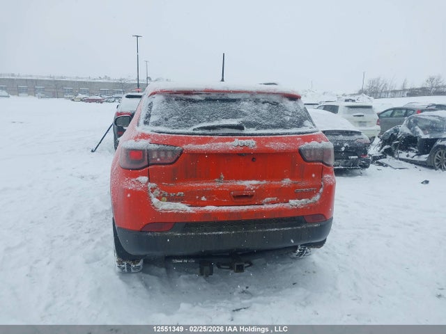 3C4NJDAB9JT256782 Jeep Compass Sport
