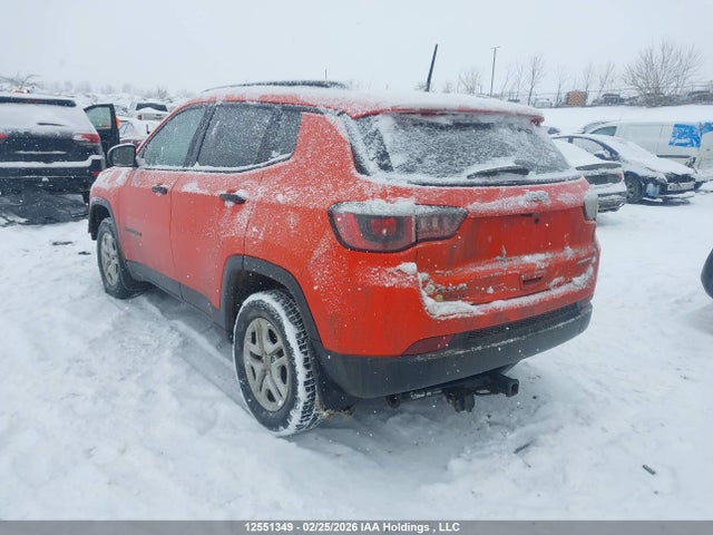 3C4NJDAB9JT256782 Jeep Compass Sport