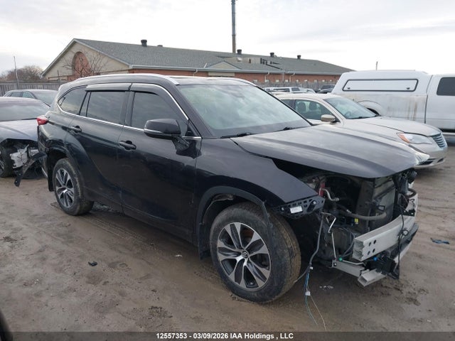 12557353 :رقم المزاد ، 5TDGBRCH8MS022801 vin ، 2021 Toyota Highlander Hybrid Xle مزاد بيع