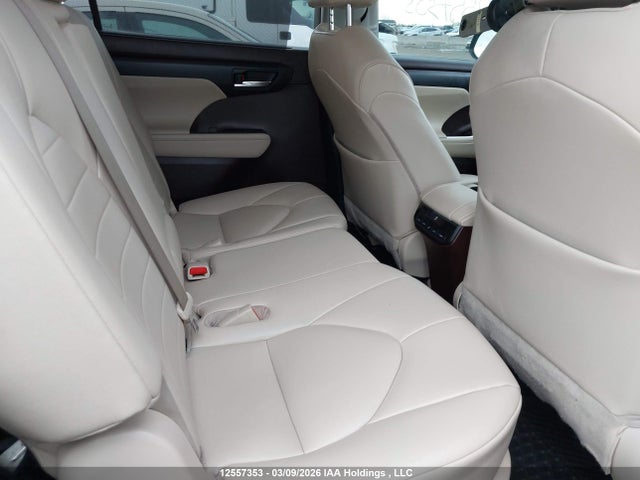 12557353 :رقم المزاد ، 5TDGBRCH8MS022801 vin ، 2021 Toyota Highlander Hybrid Xle مزاد بيع