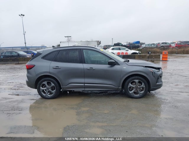 1FMCU9MN2PUA32913 Ford Escape St Line