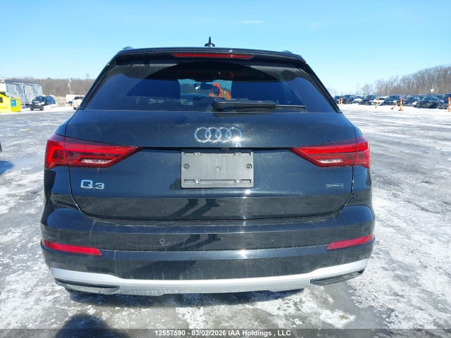 WA1AUCF35S1077210 Audi Q3 Premium 40