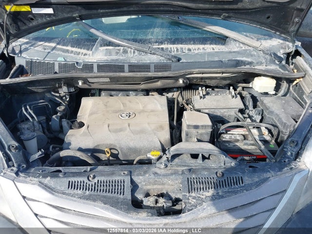 12557814 :رقم المزاد ، 5TDDK3DC7FS119722 vin ، 2015 Toyota Sienna Xle 7 Passenger مزاد بيع