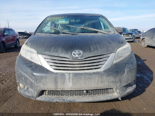 12557814 :رقم المزاد ، 5TDDK3DC7FS119722 vin ، 2015 Toyota Sienna Xle 7 Passenger مزاد بيع