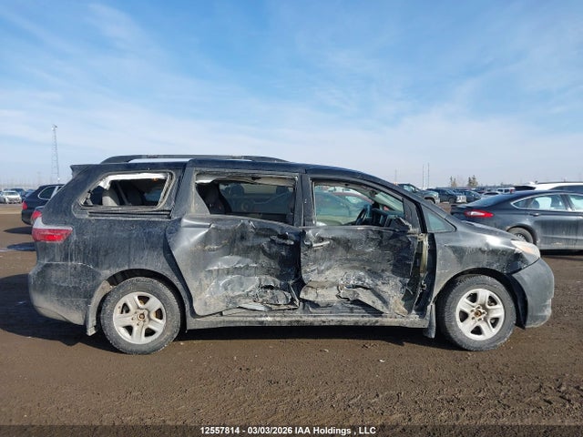 12557814 :رقم المزاد ، 5TDDK3DC7FS119722 vin ، 2015 Toyota Sienna Xle 7 Passenger مزاد بيع