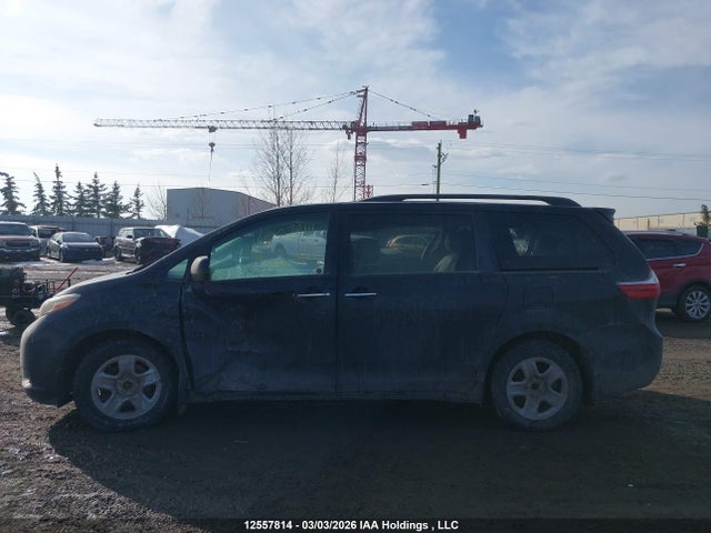 12557814 :رقم المزاد ، 5TDDK3DC7FS119722 vin ، 2015 Toyota Sienna Xle 7 Passenger مزاد بيع