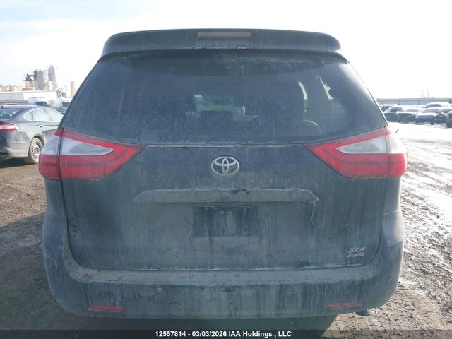 12557814 :رقم المزاد ، 5TDDK3DC7FS119722 vin ، 2015 Toyota Sienna Xle 7 Passenger مزاد بيع