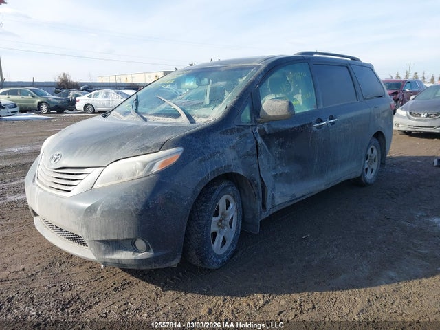 12557814 :رقم المزاد ، 5TDDK3DC7FS119722 vin ، 2015 Toyota Sienna Xle 7 Passenger مزاد بيع