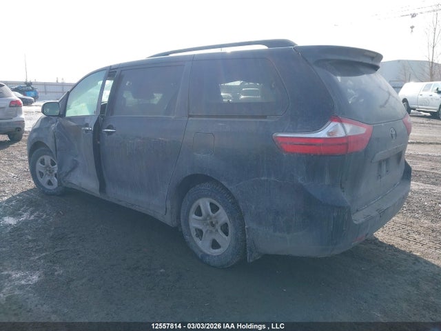 12557814 :رقم المزاد ، 5TDDK3DC7FS119722 vin ، 2015 Toyota Sienna Xle 7 Passenger مزاد بيع