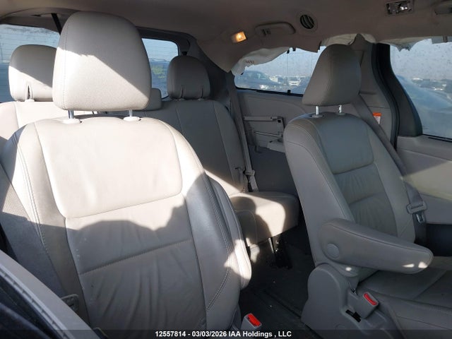 12557814 :رقم المزاد ، 5TDDK3DC7FS119722 vin ، 2015 Toyota Sienna Xle 7 Passenger مزاد بيع