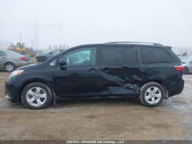 2016 Toyota Sienna Le 8 Passenger მანქანა იყიდება აუქციონზე, vin: 5TDKK3DC6GS693351, აუქციონის ნომერი: 12557914