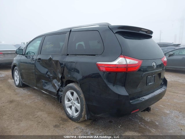 2016 Toyota Sienna Le 8 Passenger მანქანა იყიდება აუქციონზე, vin: 5TDKK3DC6GS693351, აუქციონის ნომერი: 12557914