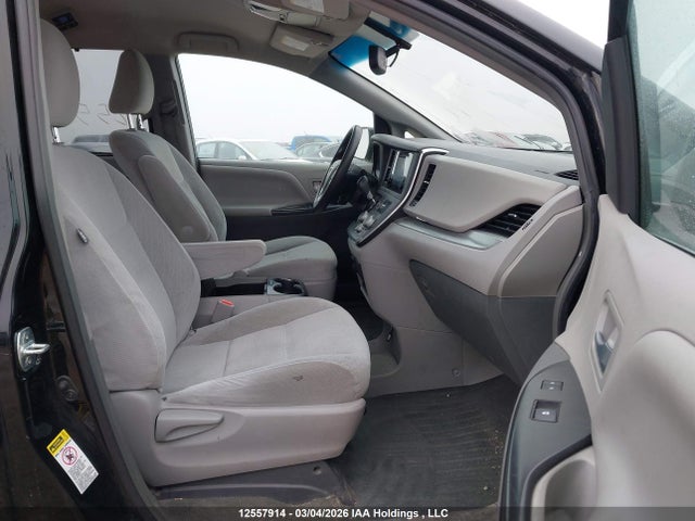 2016 Toyota Sienna Le 8 Passenger მანქანა იყიდება აუქციონზე, vin: 5TDKK3DC6GS693351, აუქციონის ნომერი: 12557914