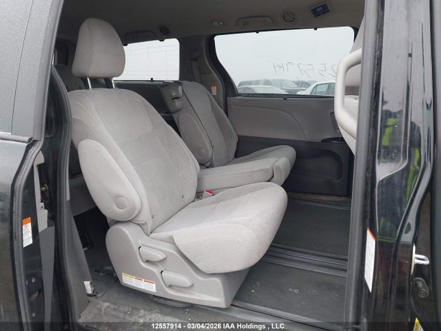 2016 Toyota Sienna Le 8 Passenger მანქანა იყიდება აუქციონზე, vin: 5TDKK3DC6GS693351, აუქციონის ნომერი: 12557914