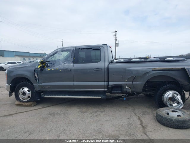 1FT8W3DT9PED81965 Ford F-350 Lariat