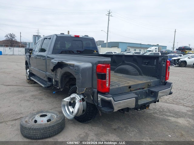1FT8W3DT9PED81965 Ford F-350 Lariat