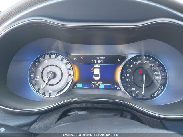 12558240 :رقم المزاد ، 1C3CCCBG1FN711898 vin ، 2015 Chrysler 200 S مزاد بيع