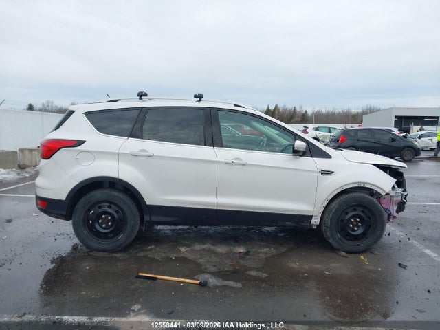 1FMCU9J91KUA48388 Ford Escape Titanium