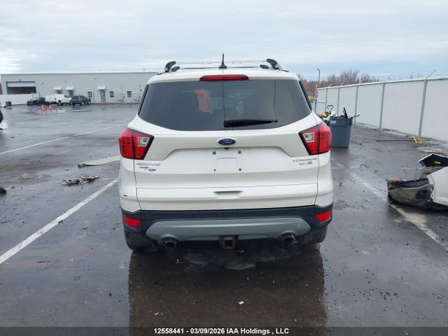 1FMCU9J91KUA48388 Ford Escape Titanium