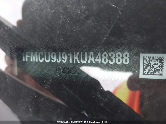 1FMCU9J91KUA48388 Ford Escape Titanium