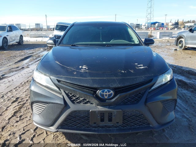 12558486 :رقم المزاد ، 4T1B21HK4JU507441 vin ، 2018 Toyota Camry Hybrid Se مزاد بيع