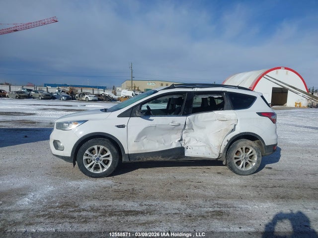 Продажа на аукционе авто 2017 Ford Escape Se, vin: 1FMCU9GD9HUB07465, номер лота: 12558571