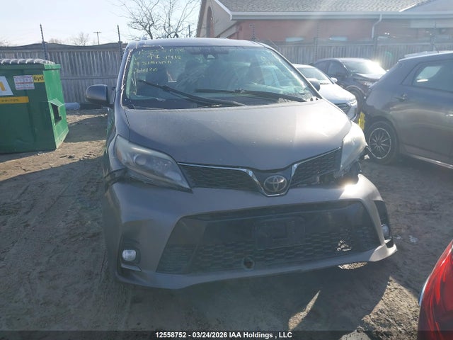 5TDXZ3DC1KS974418 Toyota Sienna