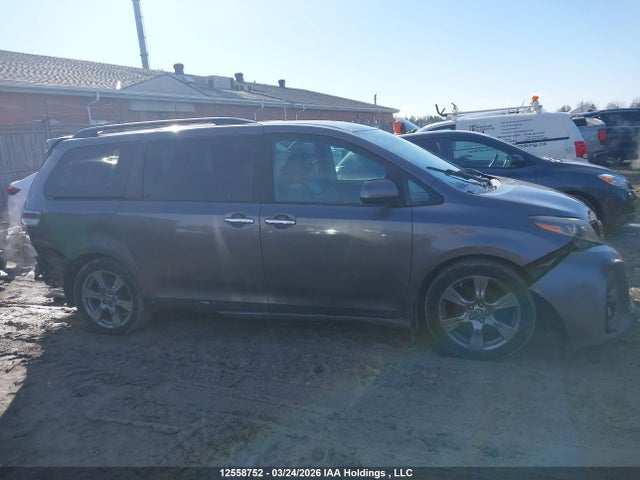 5TDXZ3DC1KS974418 Toyota Sienna