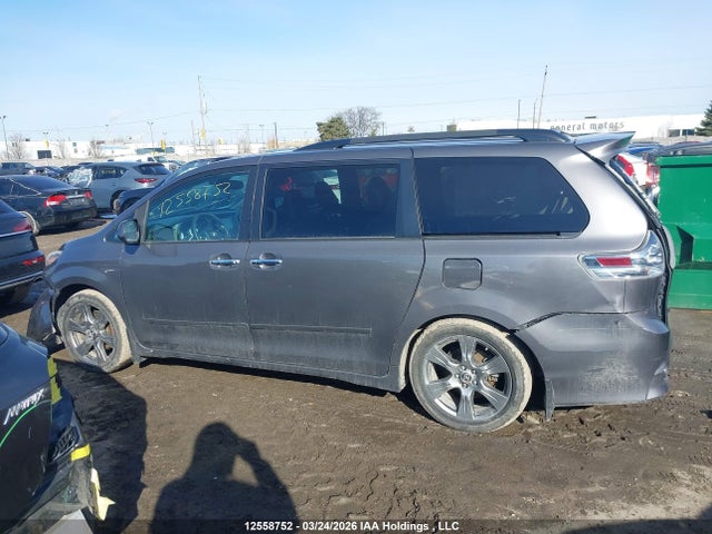 5TDXZ3DC1KS974418 Toyota Sienna