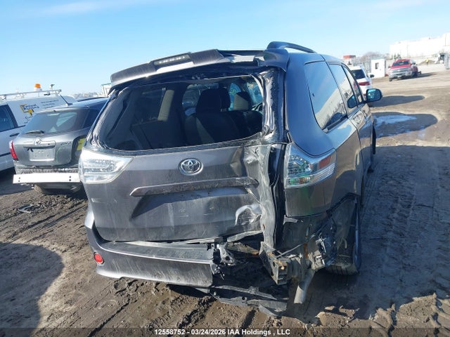 5TDXZ3DC1KS974418 Toyota Sienna