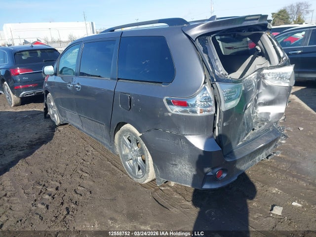 5TDXZ3DC1KS974418 Toyota Sienna