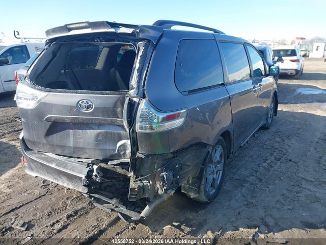 5TDXZ3DC1KS974418 Toyota Sienna