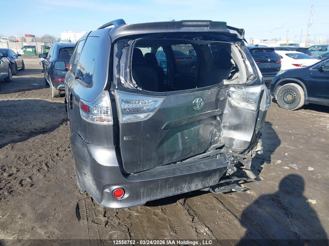 5TDXZ3DC1KS974418 Toyota Sienna