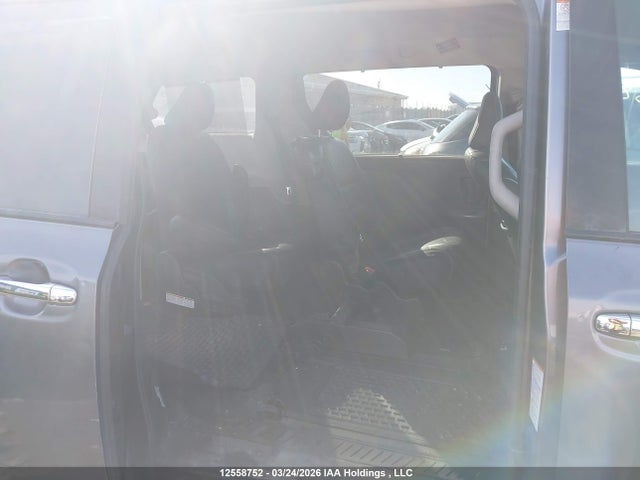 5TDXZ3DC1KS974418 Toyota Sienna