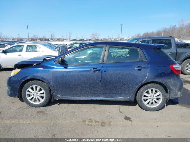 12558853 :رقم المزاد ، 2T1KU4EE2AC434257 vin ، 2010 Toyota Matrix مزاد بيع