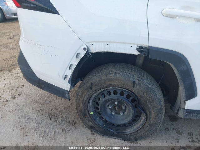 2T3B1RFV4MC184746 Toyota RAV4 LE