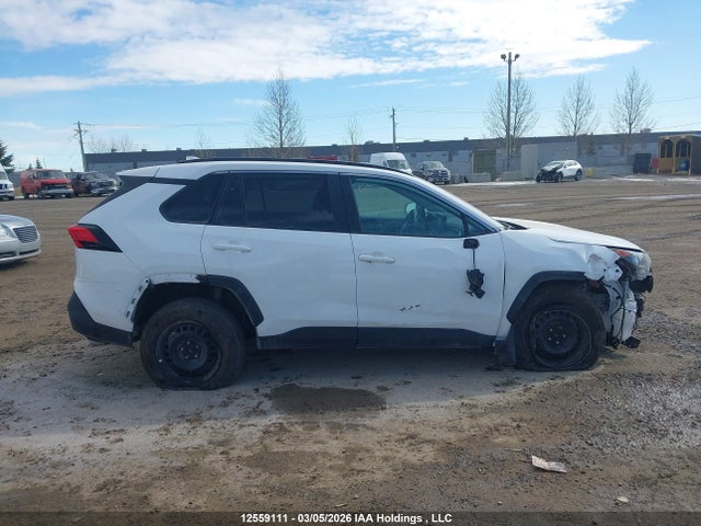 2T3B1RFV4MC184746 Toyota RAV4 LE