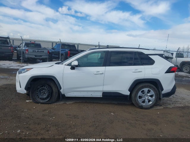 2T3B1RFV4MC184746 Toyota RAV4 LE