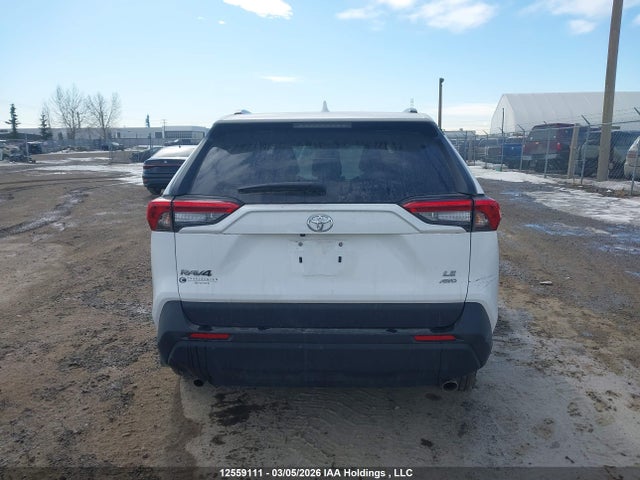 2T3B1RFV4MC184746 Toyota RAV4 LE