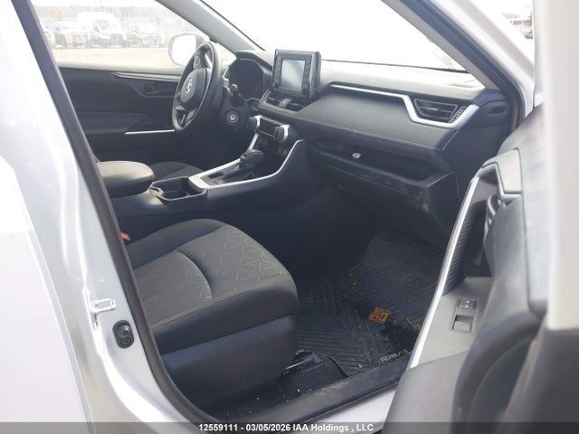 2T3B1RFV4MC184746 Toyota RAV4 LE